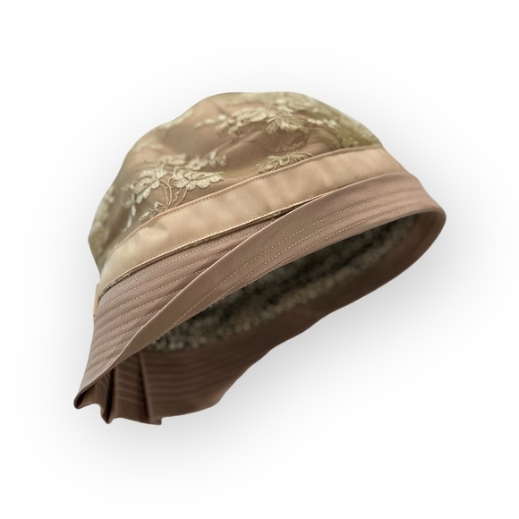 Bespoke Anna Chocola Ines Cloche - Picture 8 of 14